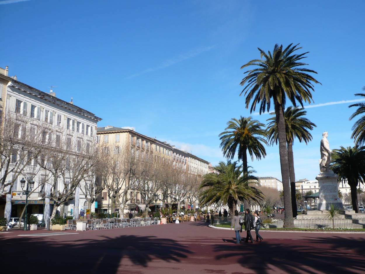 Place Saint-Nicolas à Bastia Place Saint-Nicolas à Bastia