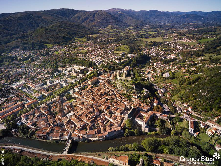 Visiter Foix - Vue aérienne Visiter Foix - Vue aérienne