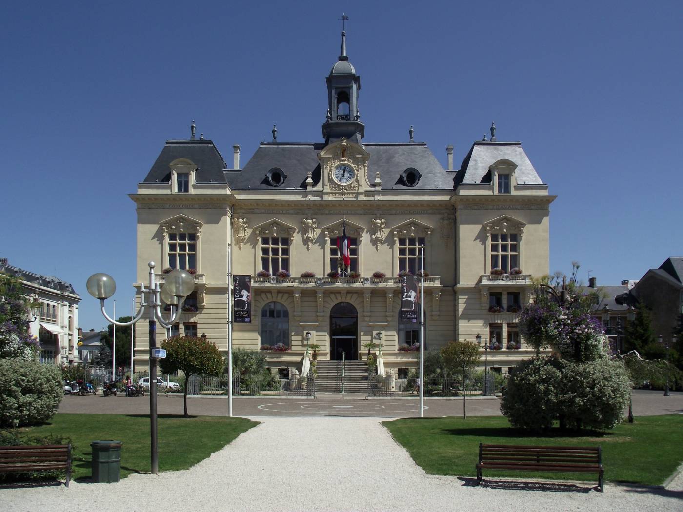 Visiter Tarbes - Hôtel de Ville Visiter Tarbes - Hôtel de Ville