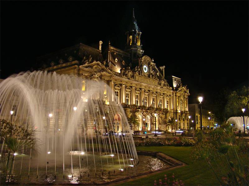 Visiter Tours - Place Jean Jaures Visiter Tours - Place Jean Jaures