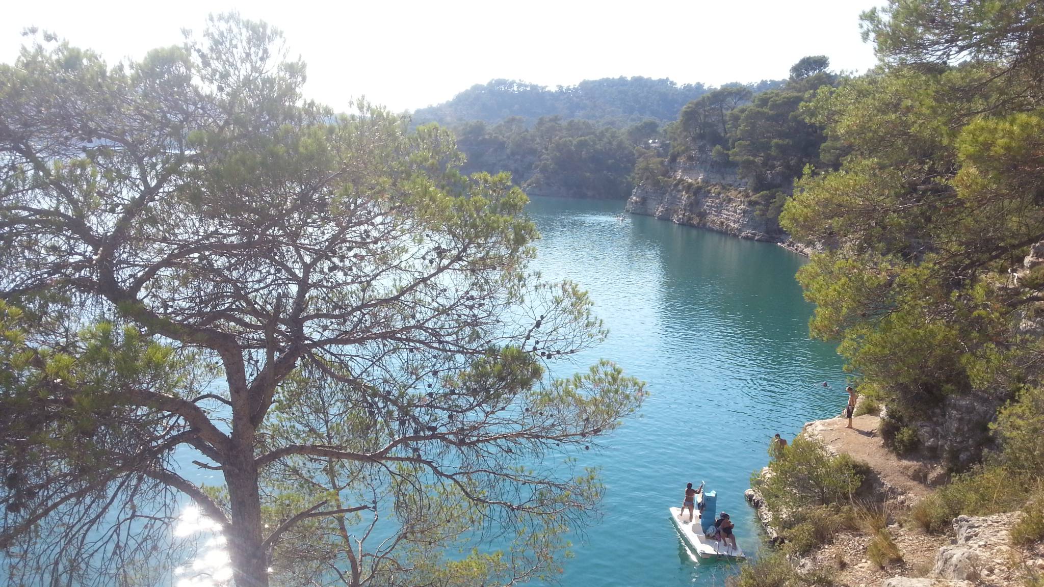 Lac Esparron dans les Gorges du Verdon Lac Esparron dans les Gorges du Verdon