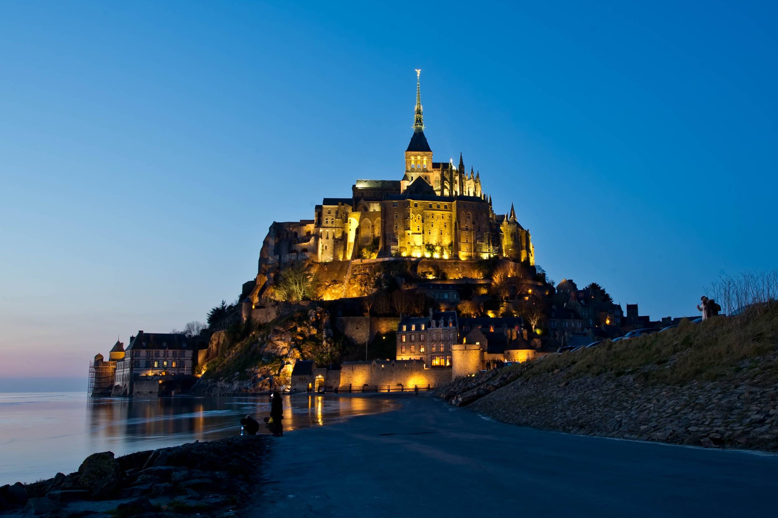 Mont-Saint-Michel de nuit