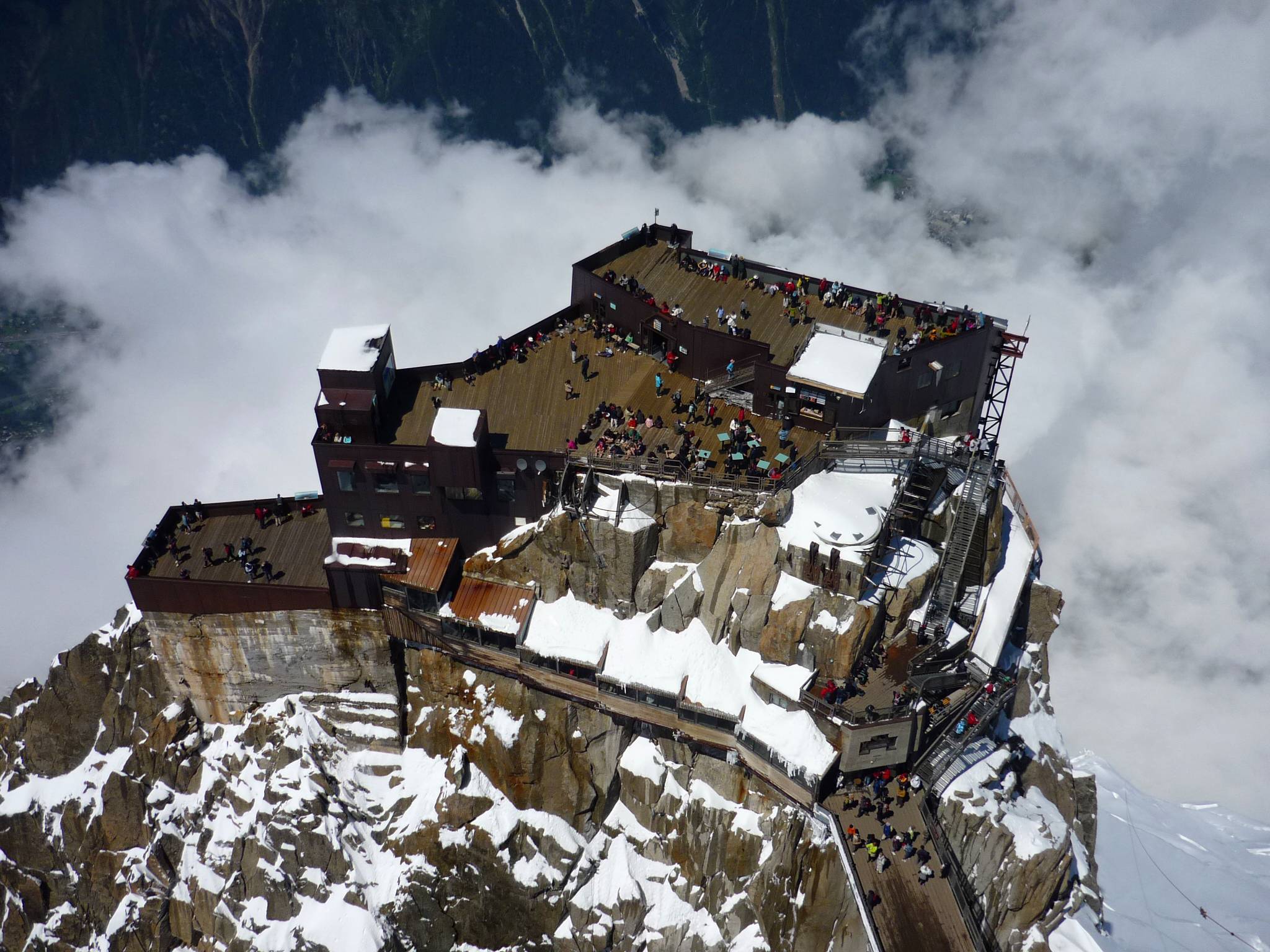 Vue depuis le sommet de l'Aiguille du Midi Vue depuis le sommet de l'Aiguille du Midi