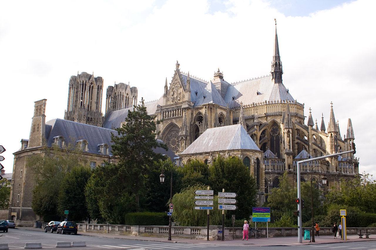 Vue arrière de la Cathédrale de Reims Vue arrière de la Cathédrale de Reims