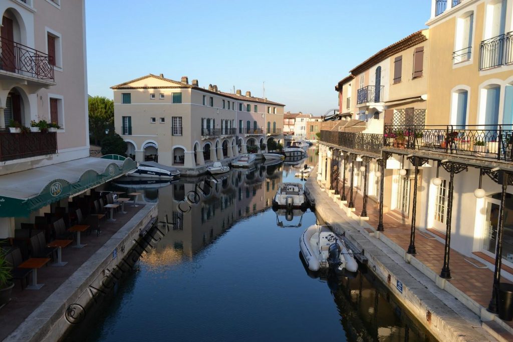 Port Grimaud Découvrir la cité (carte images présentation location...)