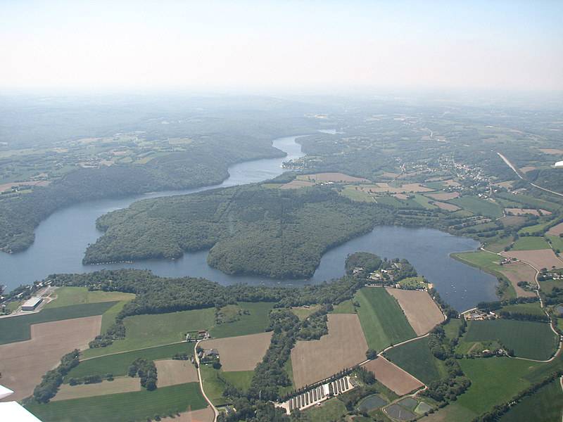 Lac de Guerlédan vu du ciel Lac de Guerlédan vu du ciel