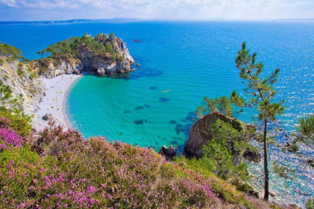 Pointe de Saint-Hernot et la plage de l'Île Vierge