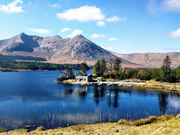 Lac dans la région du Connemara Lac dans la région du Connemara